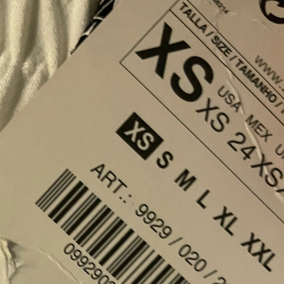 Chic White Cropped Ankle Pants with Gold Buttons - Picture 3 of 3